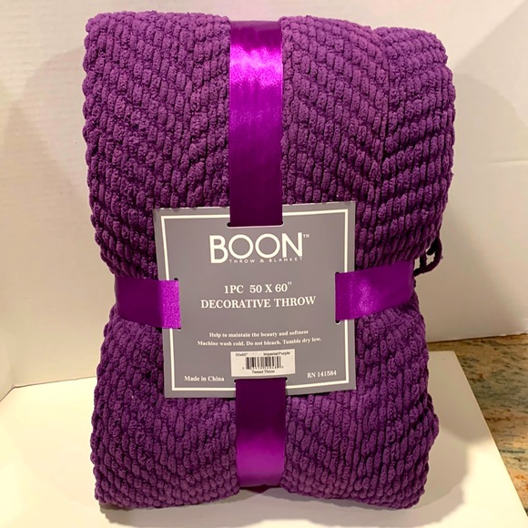 Boon Throw & Blanket - Picture 1 of 4